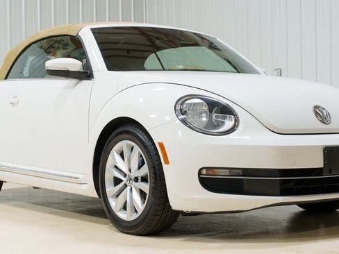 Used 2013 Volkswagen Beetle TDI FWD image 18
