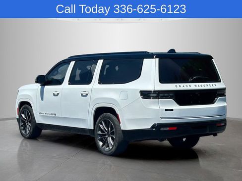 Used 2025 Jeep Grand Wagoneer L Series III w/ Rear Seat Video Group 1 AWD/4WD image 3