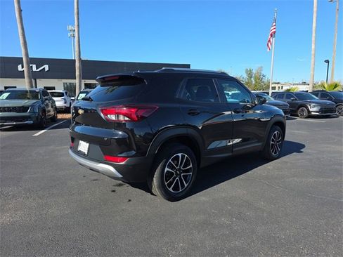 Used 2025 Chevrolet TrailBlazer LT image 4