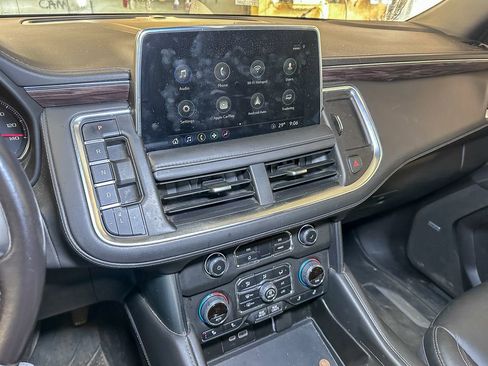 Used 2021 Chevrolet Suburban LT image 14