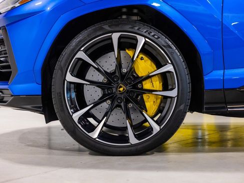 Used 2022 Lamborghini Urus image 19