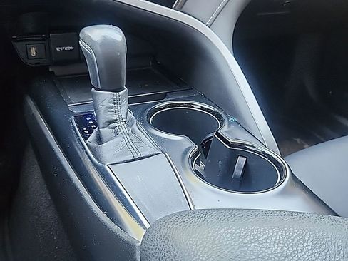 Used 2020 Toyota Camry SE FWD image 15