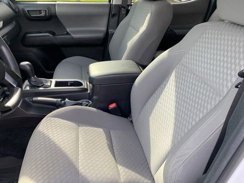 Used 2022 Toyota Tacoma SR AWD/4WD image 18