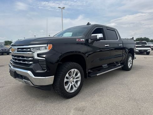 Used 2023 Chevrolet Silverado 1500 LTZ AWD/4WD image 2