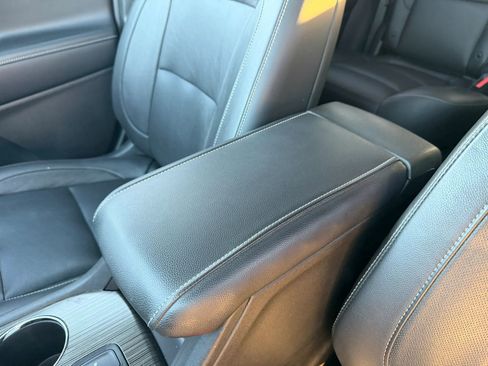 Used 2019 GMC Acadia SLT FWD image 16
