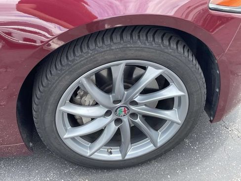 Used 2017 Alfa Romeo Giulia AWD image 11