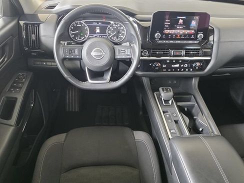 Used 2024 Nissan Pathfinder SV FWD image 12