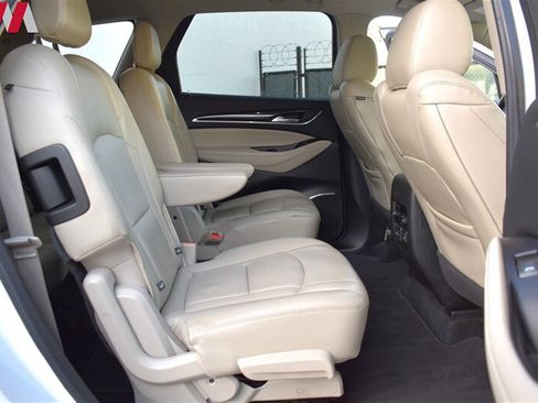 Used 2018 Buick Enclave Essence AWD/4WD image 22