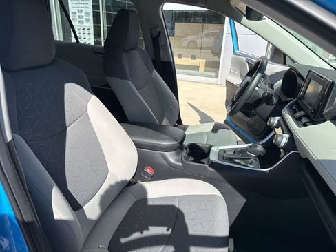 Used 2021 Toyota RAV4 XLE AWD/4WD image 31