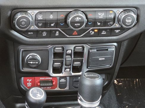 New 2025 Jeep Gladiator Willys image 11