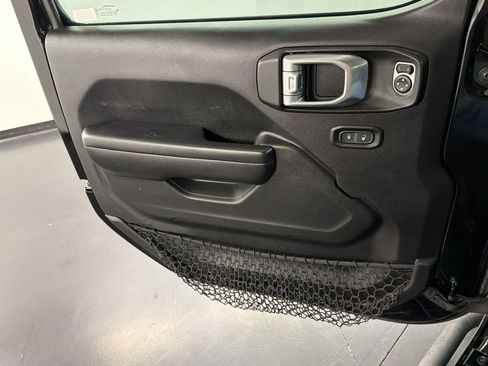 Used 2018 Jeep Wrangler Unlimited Sport S AWD/4WD image 25