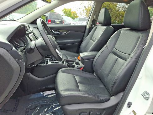 Used 2018 Nissan Rogue SL w/ Premium Package image 13