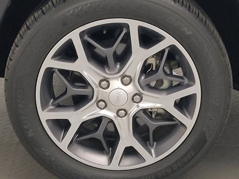 Used 2019 Jeep Grand Cherokee Limited image 31