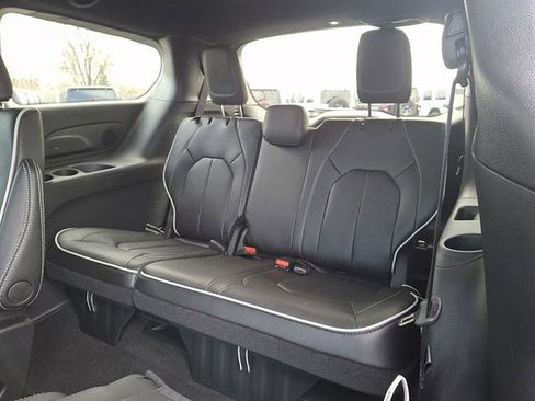 New 2026 Chrysler Pacifica Limited image 8