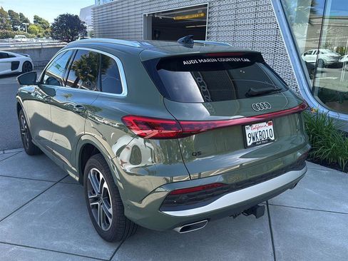 Used 2025 Audi Q5 Premium Plus w/ Premium Plus AWD/4WD image 8