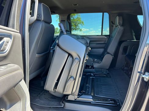 Used 2024 GMC Yukon XL SLT w/ SLT Luxury Package AWD/4WD image 46