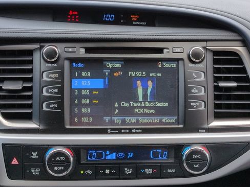 Used 2018 Toyota Highlander Plus FWD image 18