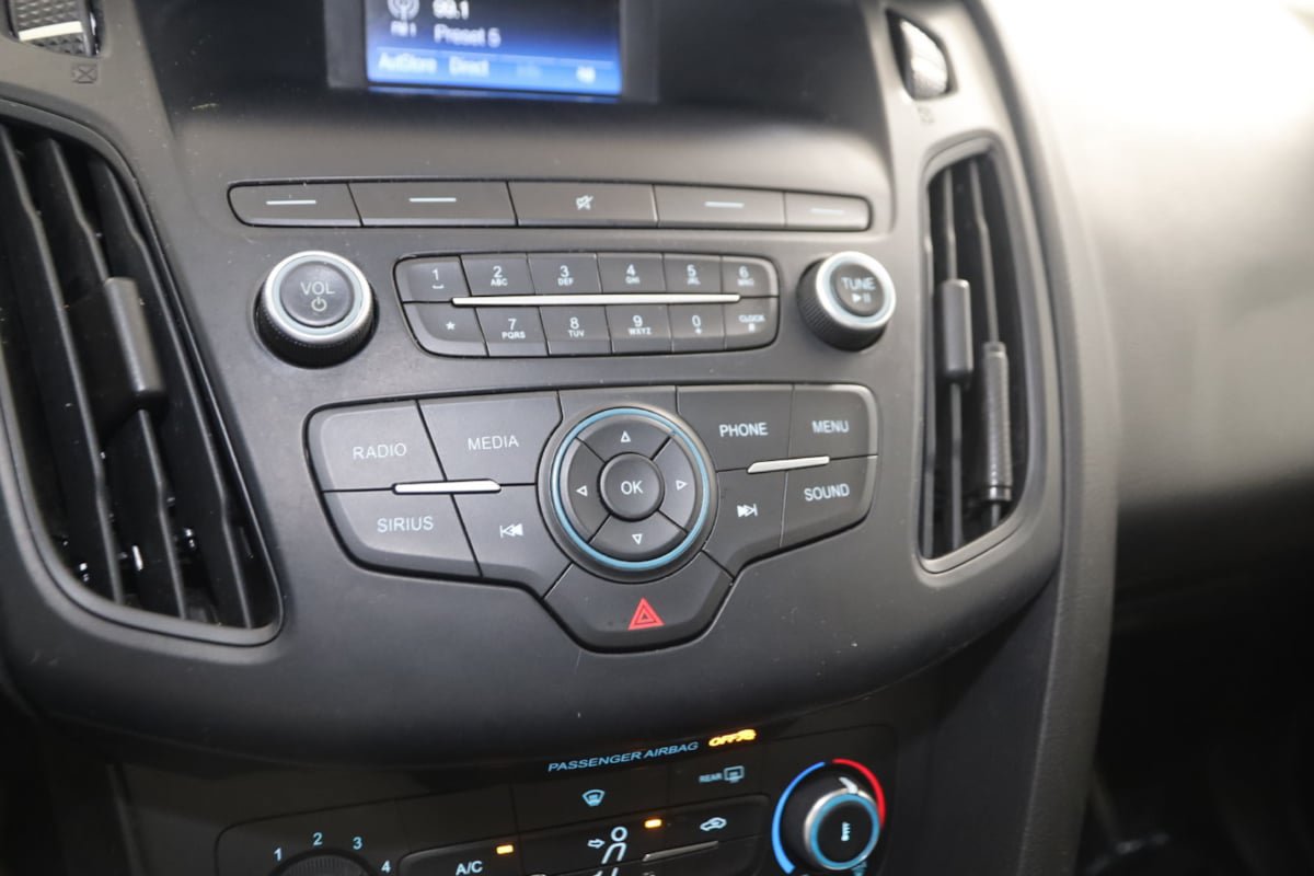 Used 2018 Ford Focus SE FWD image 22