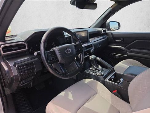 Certified 2025 Toyota Tacoma SR5 AWD/4WD image 9