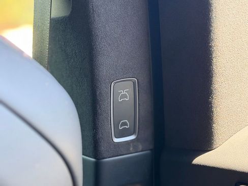 Used 2018 Tesla Model X 100D image 53