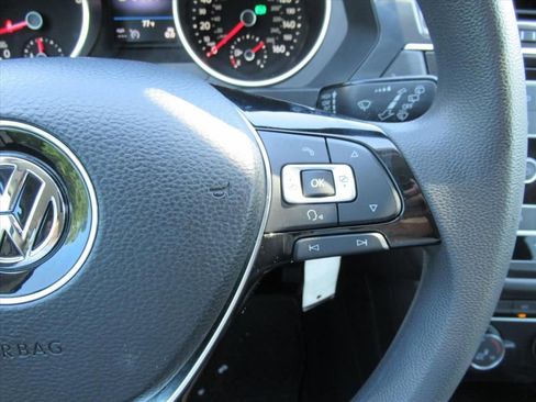 Used 2018 Volkswagen Tiguan S FWD image 22