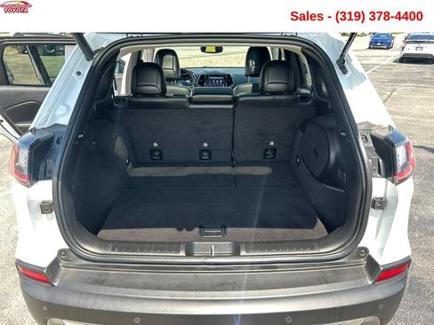 Used 2021 Jeep Cherokee Limited w/ Elite Package AWD/4WD image 19