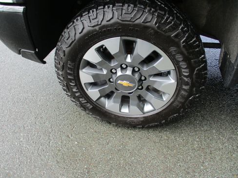 Used 2024 Chevrolet Silverado 2500 Custom w/ Custom Value Package AWD/4WD image 9