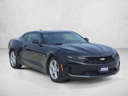 Used 2022 Chevrolet Camaro LT RWD image 3