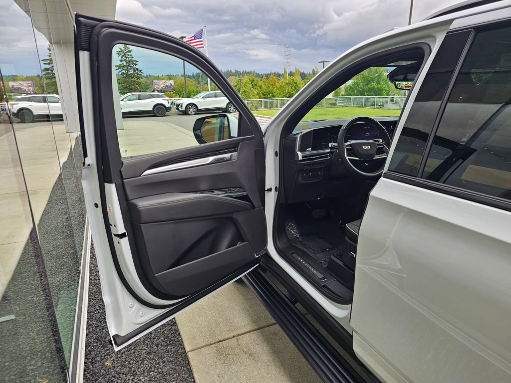 New 2026 Cadillac Escalade ESV Sport w/ Touring Package AWD/4WD image 21