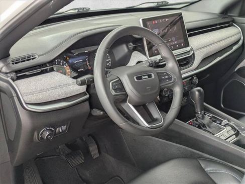 Used 2023 Jeep Compass Latitude AWD/4WD image 10