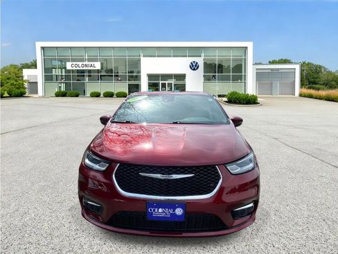 Used 2023 Chrysler Pacifica Touring-L AWD/4WD image 8