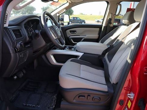 Certified 2024 Nissan Titan SV w/ SV Convenience Package image 18