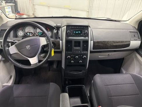 Used 2010 Dodge Grand Caravan SXT FWD image 12