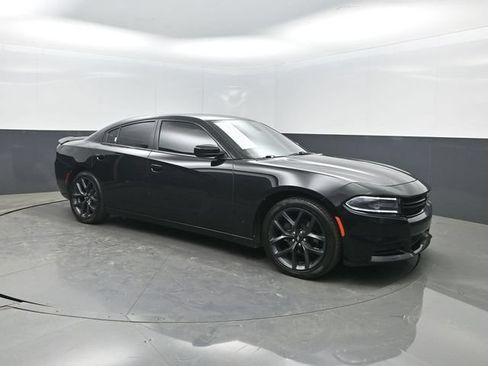 Used 2019 Dodge Charger SXT w/ Blacktop Package RWD image 34