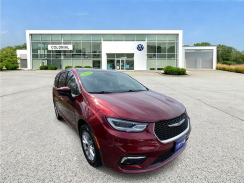 Used 2023 Chrysler Pacifica Touring-L AWD/4WD image 7
