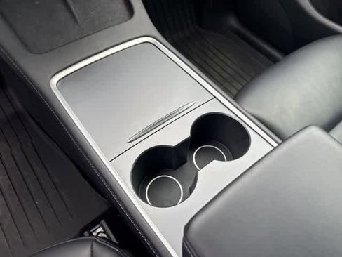 Used 2022 Tesla Model Y Performance image 18