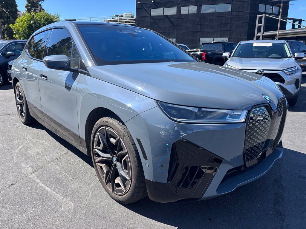 Used 2022 BMW iX xDrive50 w/ Premium Package AWD/4WD image 2