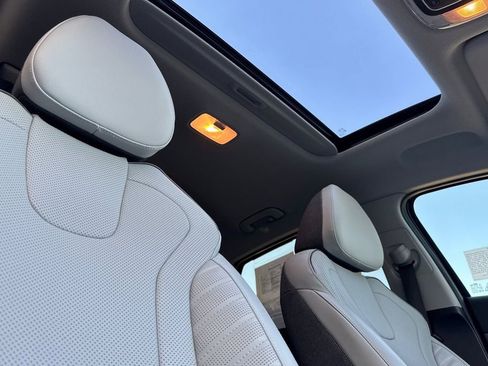 Used 2023 Hyundai Elantra Limited image 18