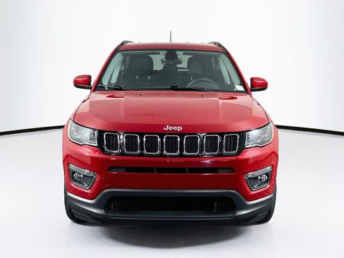 Used 2018 Jeep Compass Latitude w/ Popular Equipment Group FWD image 2