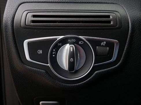 Used 2019 Mercedes-Benz GLC 300 4MATIC image 18