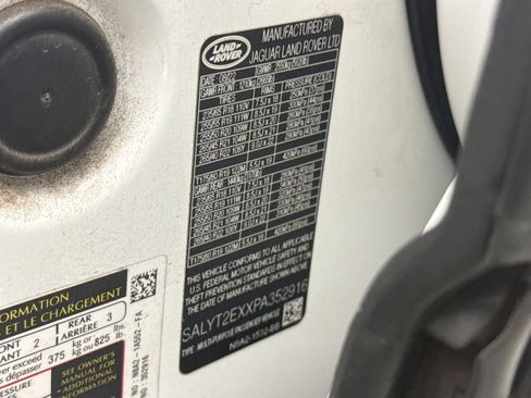 Used 2023 Land Rover Range Rover Velar R-Dynamic S image 11