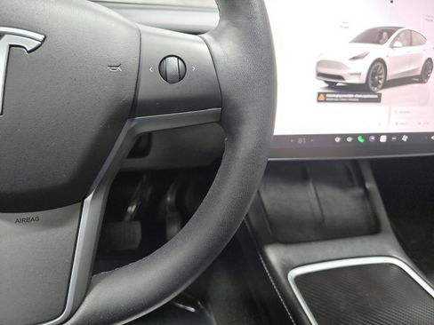 Used 2023 Tesla Model Y Long Range image 17
