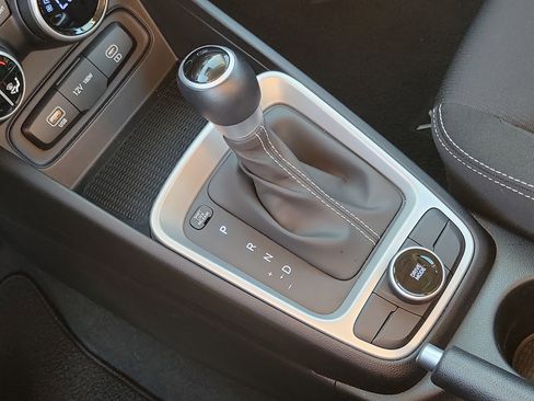 Certified 2025 Hyundai Venue SEL FWD image 14