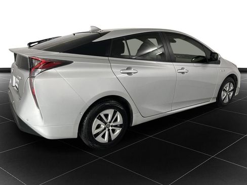 Used 2017 Toyota Prius Two w/ Prius Two Safety Plus Package FWD image 5