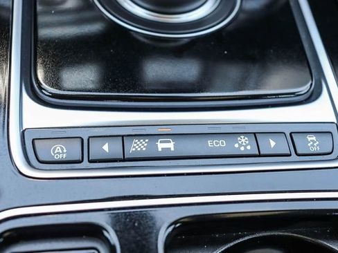 Used 2018 Jaguar XE RWD image 30