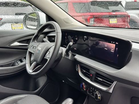 Used 2024 Buick Encore GX Preferred w/ Comfort Package FWD image 32