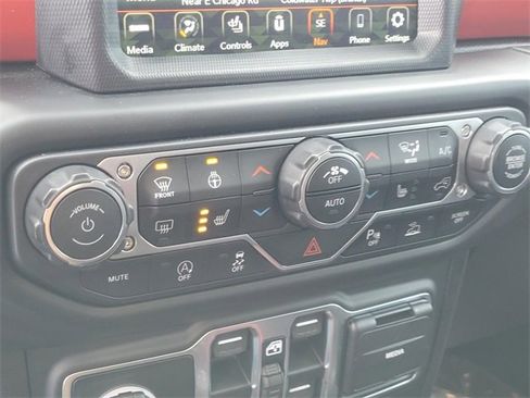 Used 2020 Jeep Gladiator Rubicon w/ Advanced Safety Group image 29