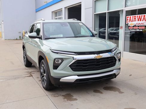 New 2026 Chevrolet TrailBlazer LT w/ Convenience Package AWD/4WD image 2