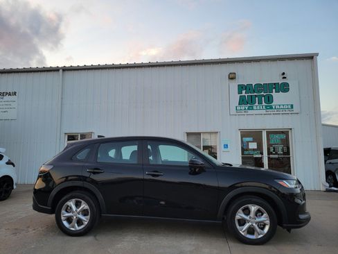 Used 2023 Honda HR-V LX image 9