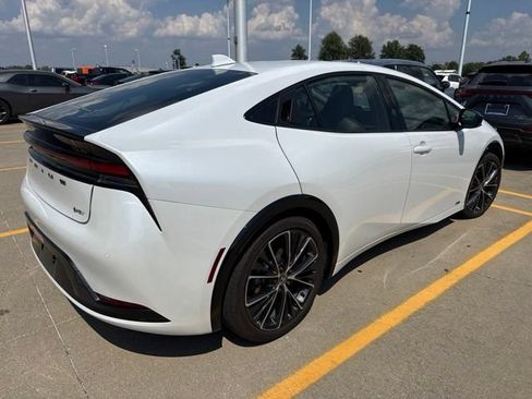 Used 2024 Toyota Prius XLE AWD/4WD image 9